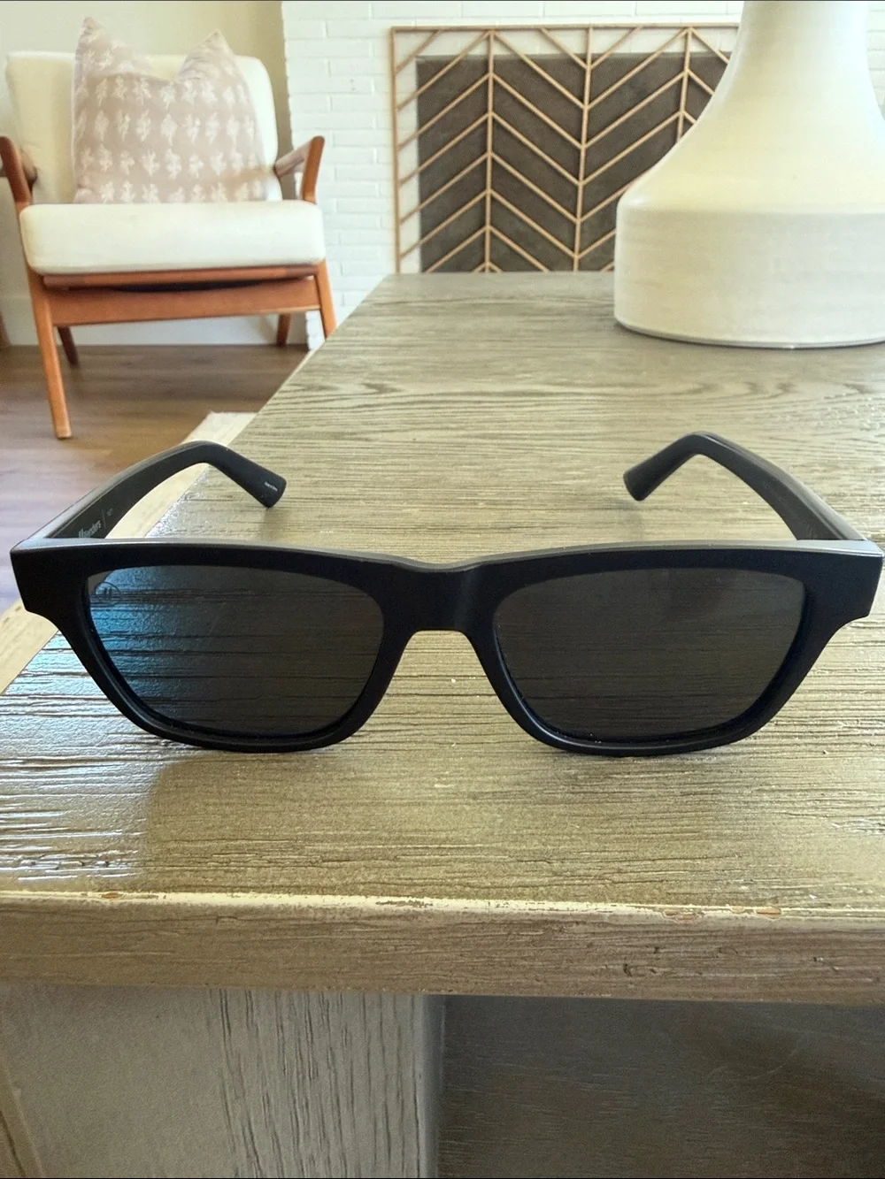 Blenders (Tate) sunglasses in matte black polarized